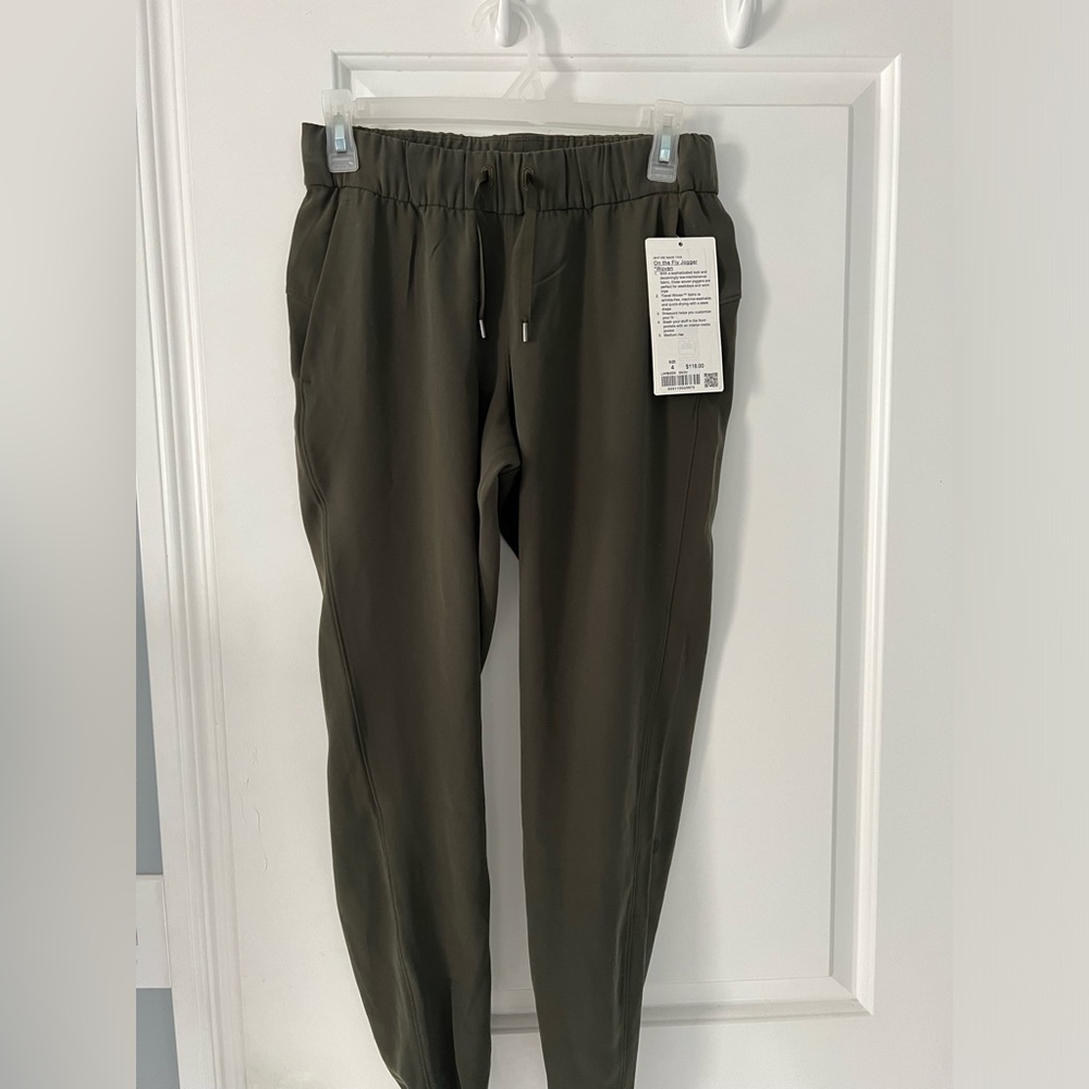 Lululemon Olive Green On the Fly Jogger
